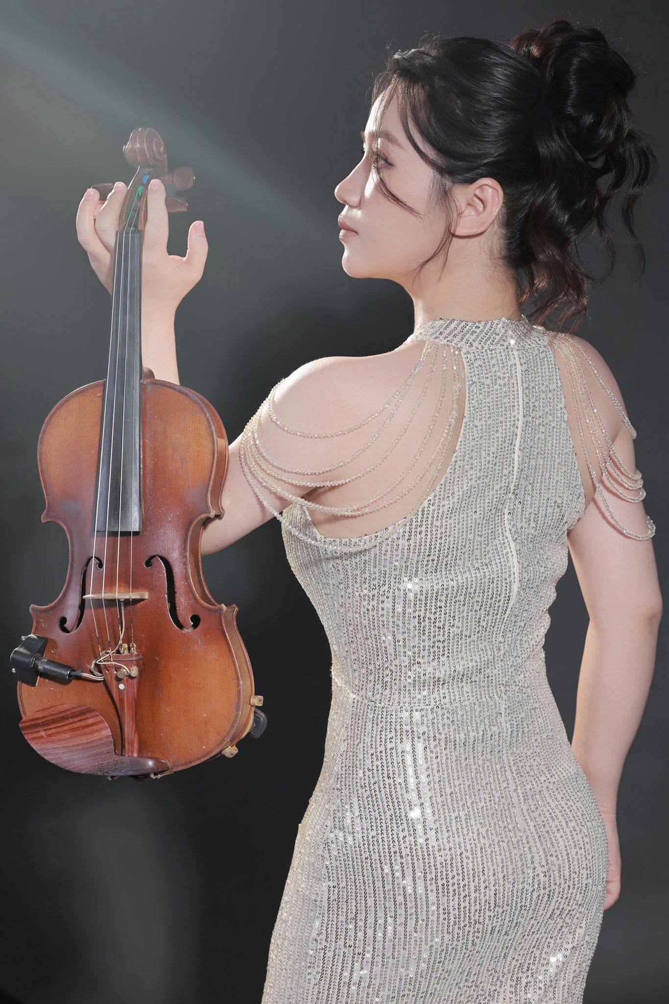 Nghệ sĩ Violin Chu Huyền phiêu linh cùng giai điệu vĩ cầm